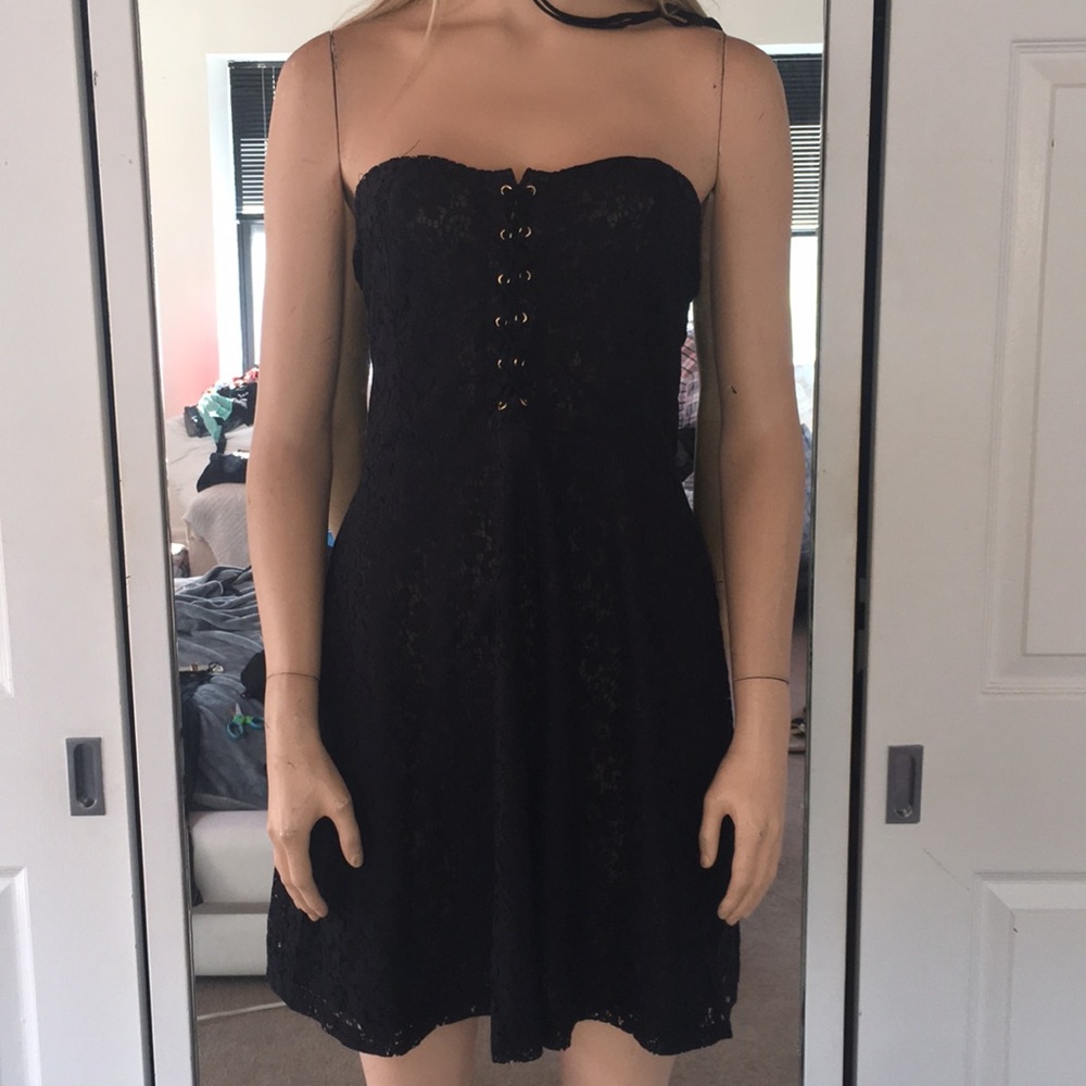 Pretty Short Black Lace Strapless Dress